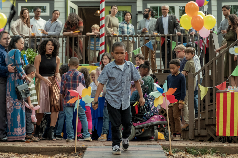 Illustration for article titled Single parenting looks significantly harder in the first images of Netflix's sci-fi drama Raising Dion